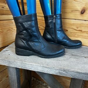 Black Leather Ankle Boots Lambs Wool Lining Natural Rubber Womens 8.5 Moto Europ